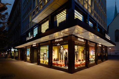prada zürich öffnungszeiten